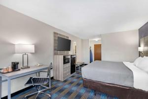 Quality Inn & Suites Fort Madison near Hwy 61