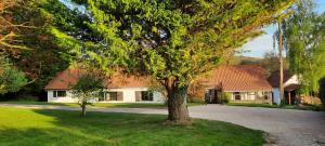 Maisons de vacances Le Clos Saint Martin : Maison 5 Chambres