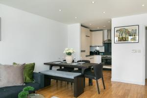City of London 2BR Penthouse with Stunning Terrace Views