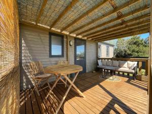 Campings Mobil-home en pleine nature a 3 mins du Lac du Salagou avec vue panoramique : photos des chambres