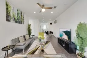 Urban 2BR I Free Parking I King Bed I Workspace - Lancaster