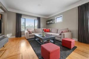 Lovely 2 Bedroom Kits Home - Walk to the Beach - 3hvězdičkové hotely ve městě Vancouver