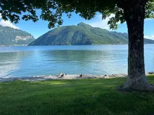 Casa Felice con terrazzo a due passi dal Lago - 比索内