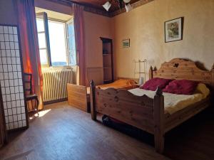Maisons de vacances Gite de Montrepos - Ancien Presbytere XVIIe siecle : photos des chambres