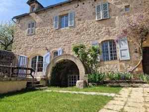 Gite de Montrepos - Ancien Presbytère XVIIe siècle - Sébrazac