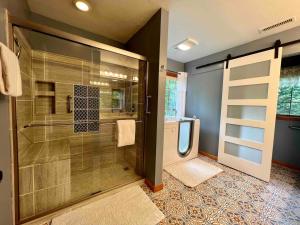 Panoramic Vista Gatlinburg Hot Tub Community Pool Access