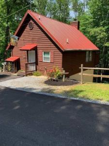 Jungle Fever Honeymoon Cabin Hot Tub