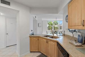 Top Floor Corner Unit Bahia Vista 8 509