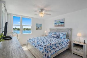 Top Floor Corner Unit Bahia Vista 8 509