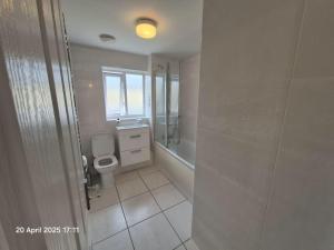 5 Bedroom House in Cheltenham, Sleeps 11