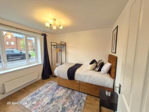 5 Bedroom House in Cheltenham, Sleeps 11