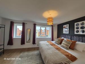 5 Bedroom House in Cheltenham, Sleeps 11