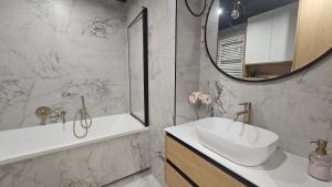 Sky Apart W21 Atlas Arena