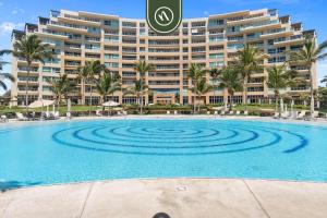 Oceanfront 2 BR Condo - Beach - Restaurant - Gym