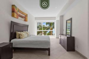 Oceanfront 2 BR Condo - Beach - Restaurant - Gym