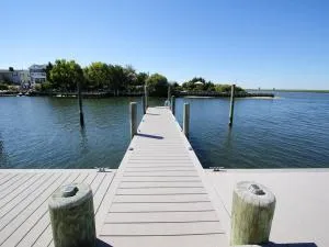 Hi Speed Wifi, Pets Considered, Bayfront, Bay Views, Beach Badges, Private Yard, Decking,, Outdoor Shower, - Манахокин