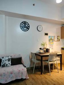 Anya and Carls Comfy