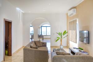 Spacious, Bright, Valley & Sea View Maisonette