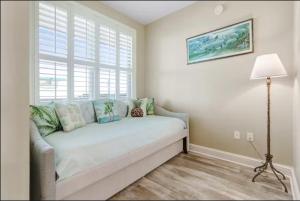 Aqua 403 - Free Beach Chairs! IndoorOutdoor Pool!