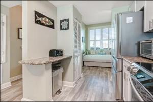 Aqua 403 - Free Beach Chairs! IndoorOutdoor Pool!