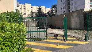 Appartements La Cite Guillemaud 1930, parking, balcon et wifi : photos des chambres