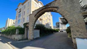 Appartements La Cite Guillemaud 1930, parking, balcon et wifi : photos des chambres