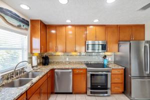 New! Iguana Palms - Private beach - Pet Freindly!