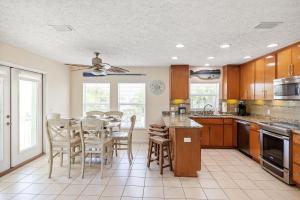 New! Iguana Palms - Private beach - Pet Freindly!