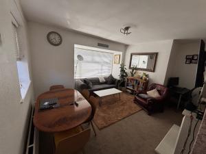 Spacious comfy flat near Airport and Altrincham