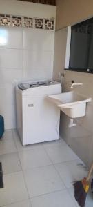 Apartamento com dois quartos, uma suíte na Praia de Taperapuã