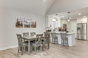 Lake and Pool Access Poconos Family Getaway!