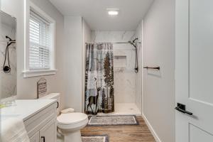 Lake and Pool Access Poconos Family Getaway!