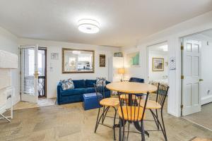 Walk to Ocean and Pier Prime OOB Condo!