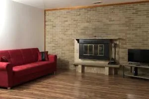 Private house with 4 bedrooms and 2 bathrooms - 10 minute walk to Metropark Train - Edison