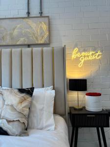 Lux Stays - Luxury Apartment in Leeds City Centre near Canal