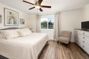 Relaxing Lakeview Stay Near Beach w Pool