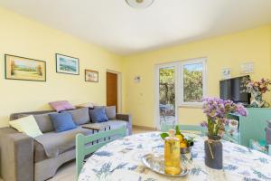 Seaside holiday house Okrug Donji, Ciovo - 2403