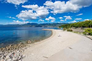 Apartments with parking space Rijeka - 13377