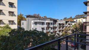 City Apartment 2xfree parking - Pool - Gym Wi-Fi