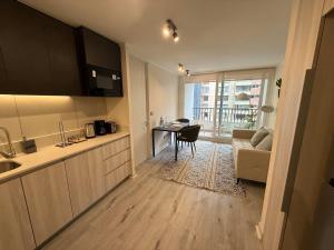 HOM I Nuevo Depto 1D1B Nunoa 2PAX Metro PlazaEgana