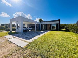 Costa Esmeralda 4 Dorm,4 Baños,10 perso, pileta