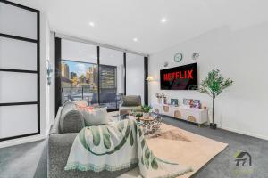 Luxury Apartment with 3 Rooms, 3 Bathrooms, and 2 Parking Spaces at Darling Harbour & Convention Center in Sydney