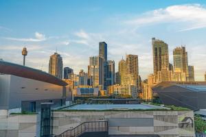 Luxury Apartment with 3 Rooms, 3 Bathrooms, and 2 Parking Spaces at Darling Harbour & Convention Center in Sydney