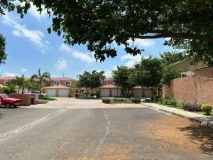 Casa en urbanización privada - Montecristi