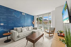 Coastal Luxe Residences - Premium Suites with Pool and Water Views