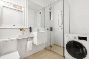 Simpson Street Apartments by Urban Rest