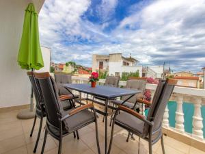 Apartment in Tribunj near Sandy Beach
