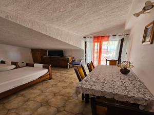 Apartment in Tribunj near Scenic Beaches