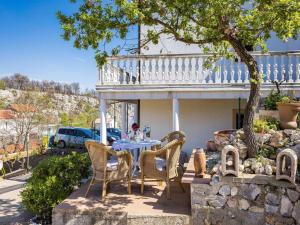 Apartment in Zaton near Beach Zvizda