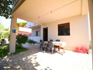 Apartment in Dinji ka by the Beach